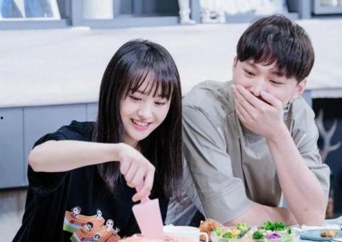 娱乐吃瓜韩安冉,娱乐界的“吃瓜女王”，揭秘娱乐圈背后的故事